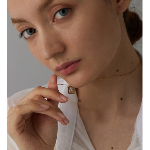 ^NEW 18K Gold Plated Emerald Cut Diamond Square Pendant Necklace - Picture 4 of 5